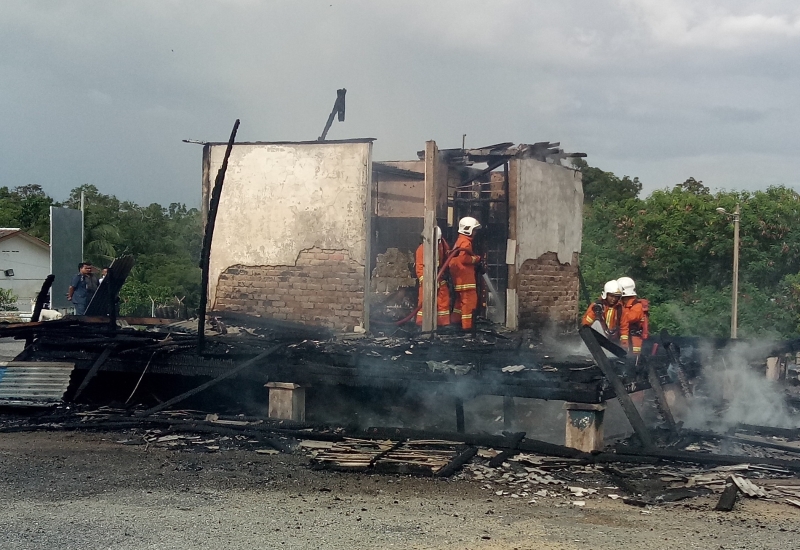 野新郊区士兰道农业局空置宿舍意外失火焚毁，幸无人命伤亡。
