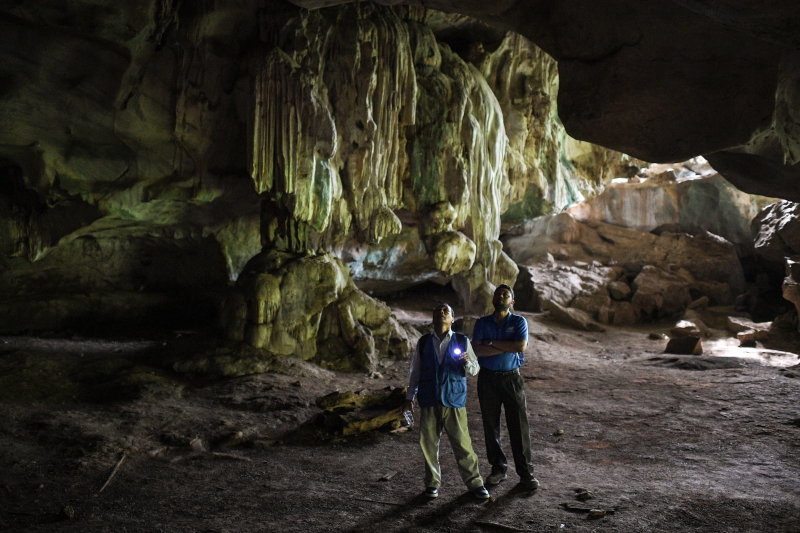 国家文物局派出研究员进入布莱山各处山洞，以探索史前遗迹。