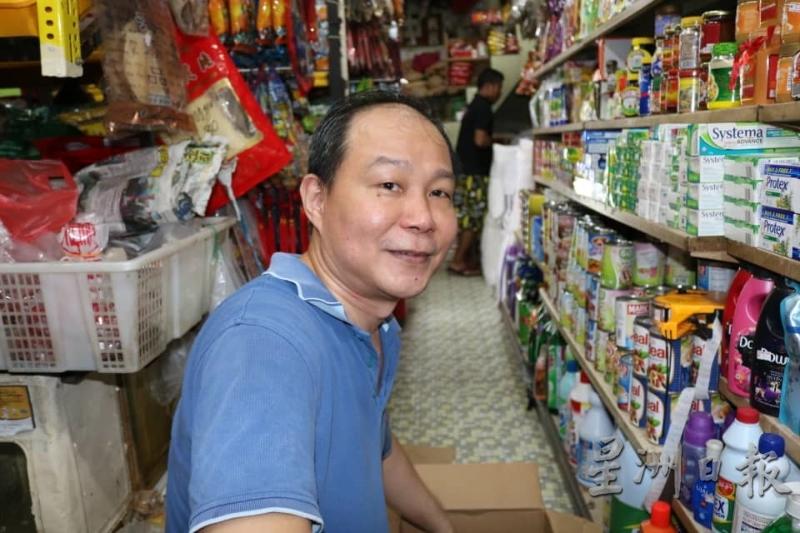 林豪杰：今年立卑香烛纸料祭品行情比往年差。