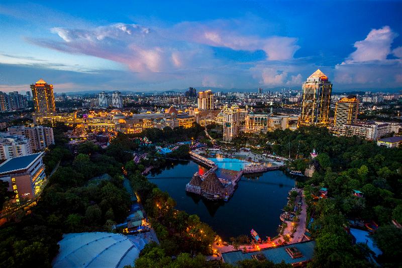 由矿业废弃地改造而成的双威城,经过逾40年的发展,恢复了整体生态系统,更是获得马来西亚绿色建筑指数认证的永续发展城镇。