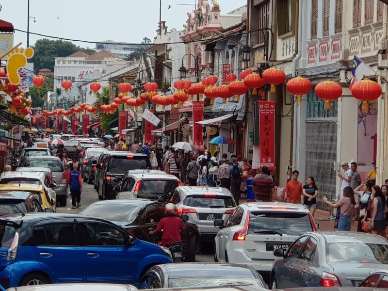 中国游客取消马六甲春节旅游，对酒店和民宿业造成冲击，今年老街是否还能重现人多车多画面呢？（档案照）