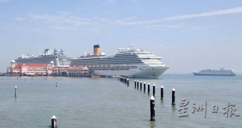 逾千名外国游客搭邮轮进入槟岛，在瑞典咸码头登岸。（照片取自Penang Kini脸书）