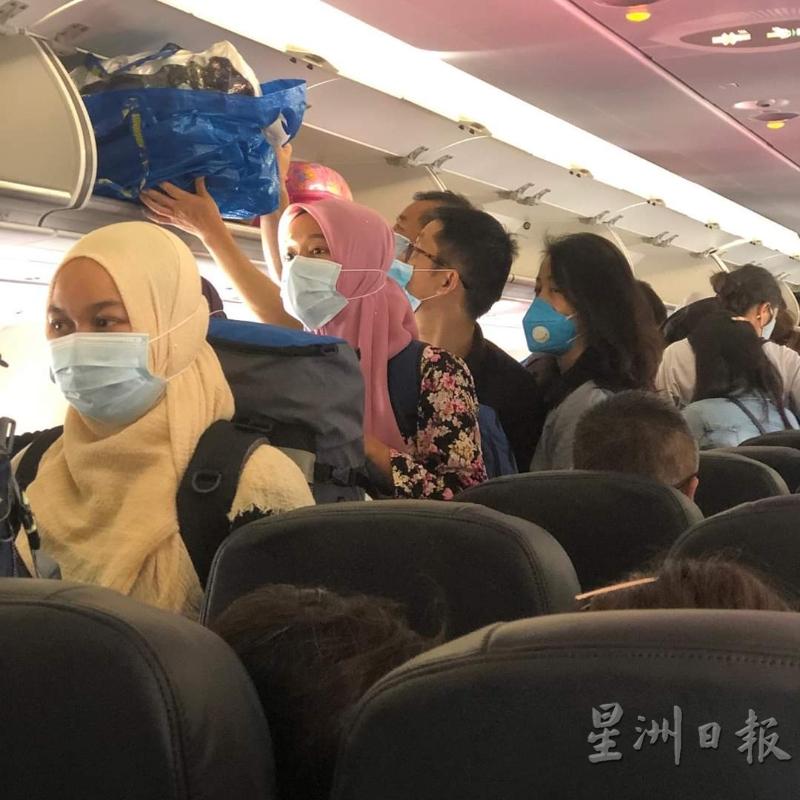 浮罗交怡每天平均有5趟国际航班入境，许多乘客已戴上口罩。（网络照片）