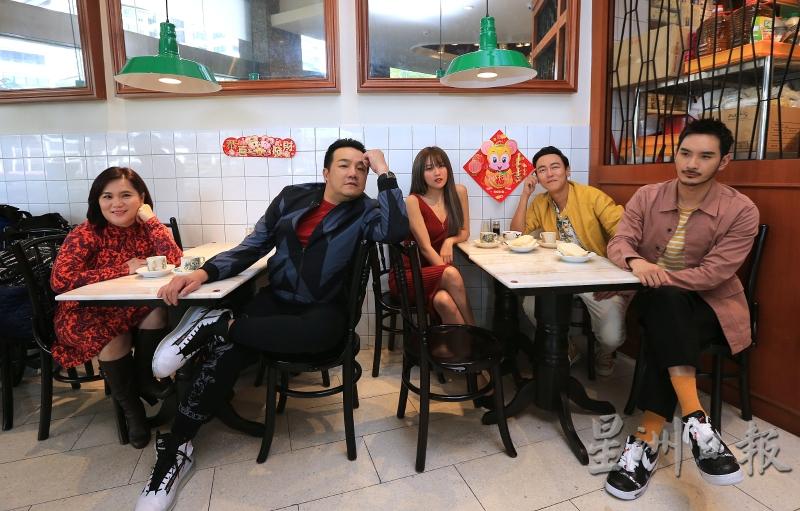 电影《作战啦！茶室总动员》主演尹汇雰（左起）、林德荣、韩晓嗳、赖宇涵以及吕锐Chok尽茶室。