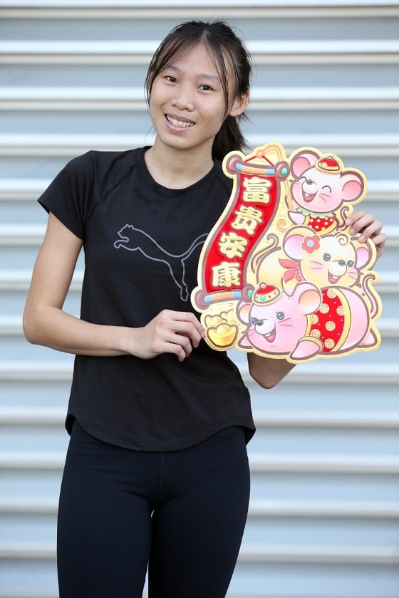 大马东运女子跳高冠军叶倩仪希望星洲日报读者鼠年里富贵安康。