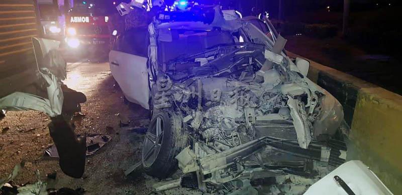 肇祸轿车车头损坏不堪，导致陈宗瑞夹毙车内。