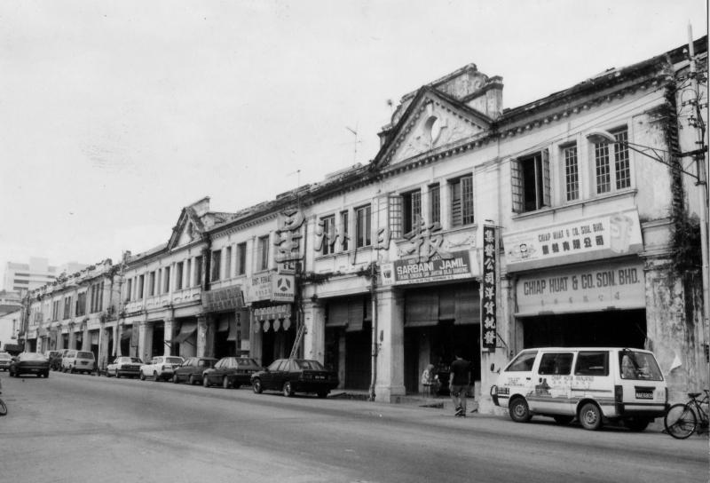 芙蓉未全面发展时，市区人口集中，每条街道都有各自的“角色”，就如图中的“咸鱼街”（严端街）便是集中了杂货店。