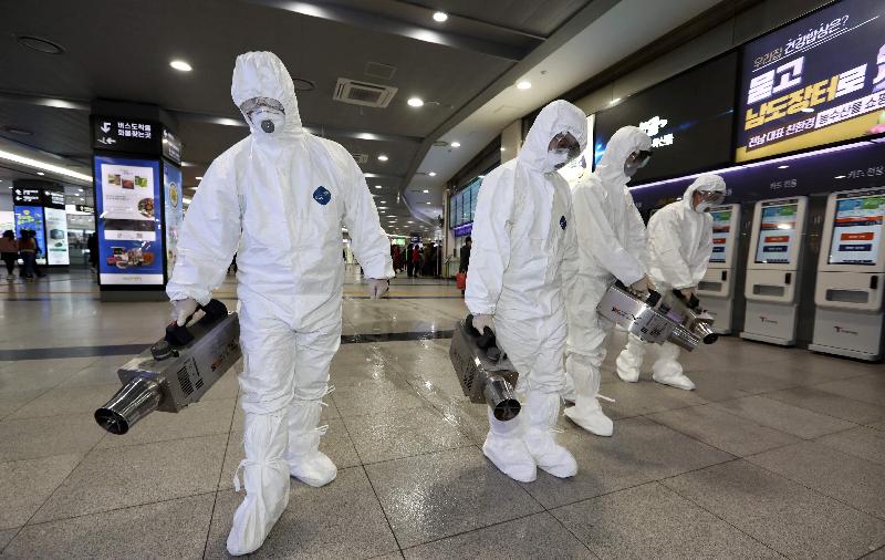 韩国从周二起开始加强机场检疫措施，包括要求由中国入境韩国的所有旅客提交《健康状态调查表》。（图：法新社）