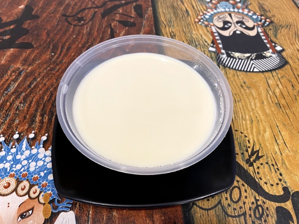 三藏豆花的口感类似布丁,且充满浓郁豆奶味。