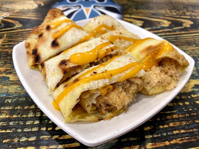 芝士肉松蛋饼满满的肉松内陷,令人吃得满足。