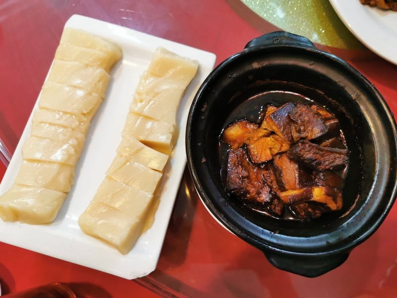 碱水糕搭配东坡肉 (RM22)碱水糕搭配东坡肉,绝对是令人回味无穷的最佳组合。