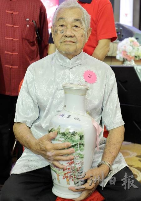 陳亞獅(92歲)：飲食均衡無不良嗜好。（圖：星洲日報）