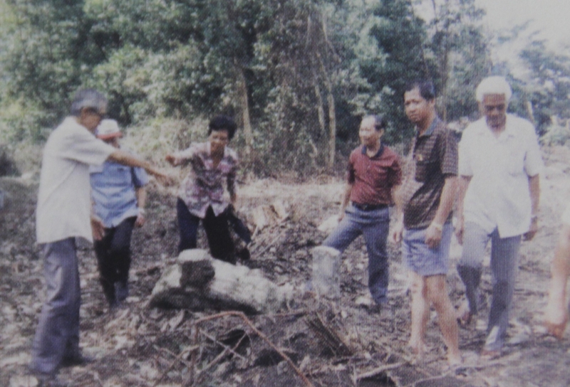 1998年，华山亭义山的多座百年古墓因水务局安装水管工程而遭到破坏，几经交涉后，承包商最终登报道歉并赔偿12万令吉。