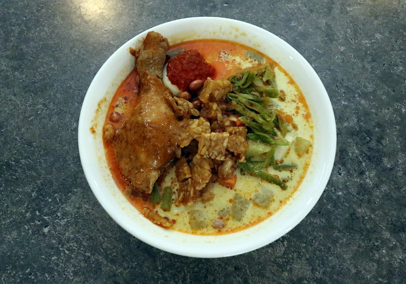 黄姜咖哩什锦菜原来还可以加仁当鸡。