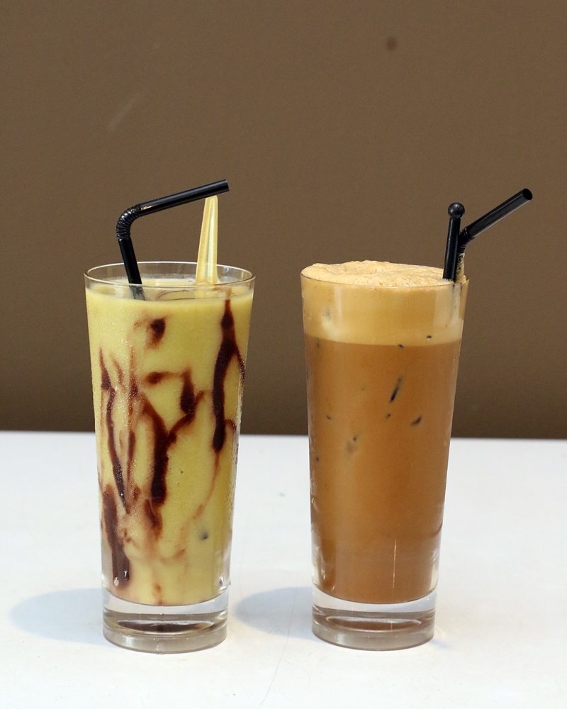 鳄梨巧克力糖浆奶昔（左）和咖啡冰各有拥趸。