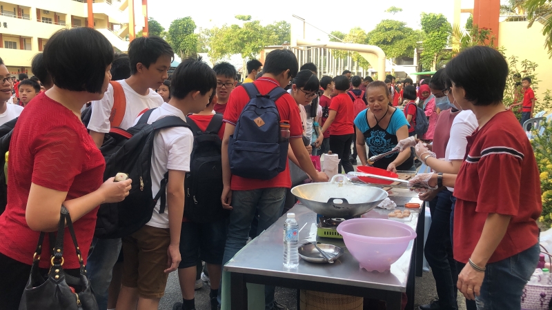 芙蓉振华二校第二次举办新春嘉年华，让学生与老师共同参与，场面而闹。