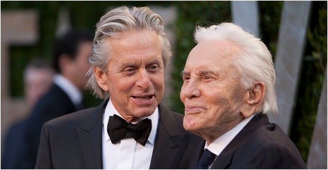 麦可道格拉斯（左）父亲、寇克道格拉斯(右)逝世，享寿103岁，父子同为好莱坞传奇明星。