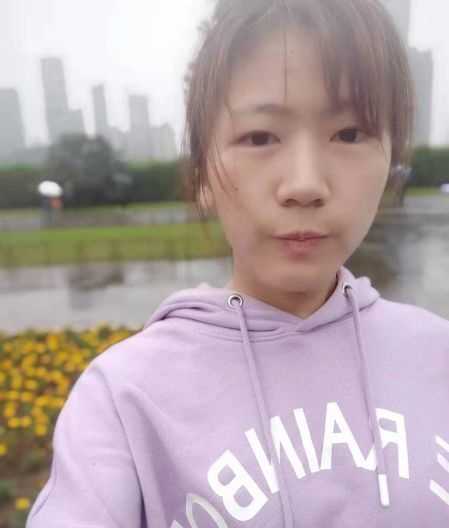 23岁女子为了回到武汉市卫生院范湖分院的化验室工作，从老家湖北荆州市公安县农村骑脚车出发，辗转4天3晚回到上班的地方。