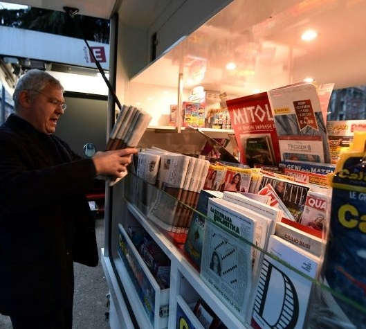 The advantage over a normal newsstand is that the Ape avoids high overheads and has a high concentration of customers over a few hours.  AFP