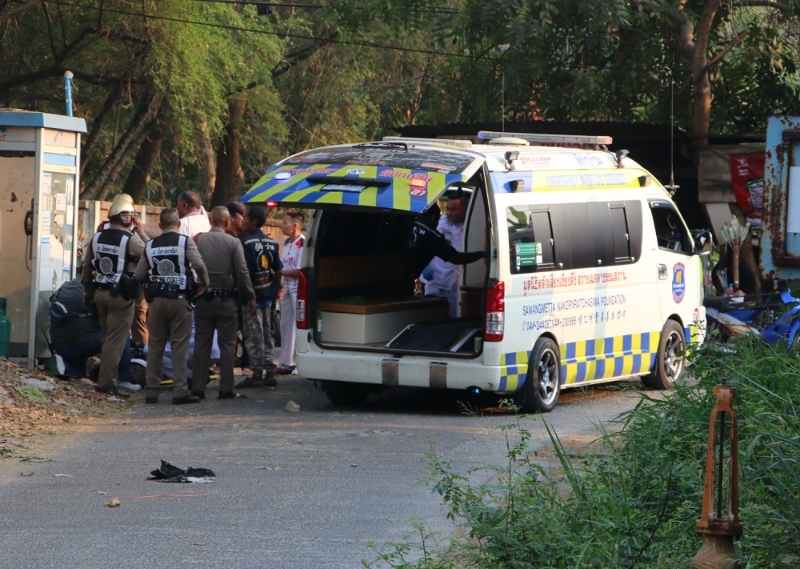 枪击案后，救护车赶到现场将伤者送入医院。（互联网照片）