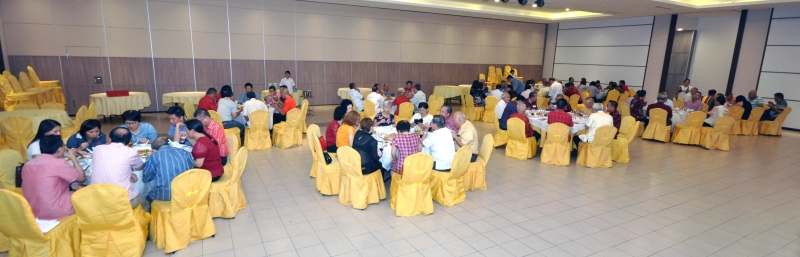 芙蓉华济公会举办一年一度的捞生宴，以慰劳顾问、理事及会员的付出。

