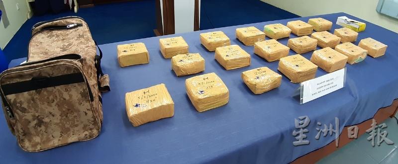 警方展示起获的冰毒重21.8公斤，价值109万令吉。