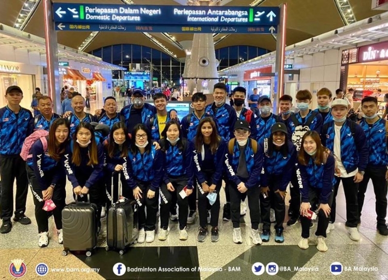 尽管新冠病毒爆发，但大马羽球队并没有退出亚洲羽球团体锦标赛的计划，全队已在星期日上午出发前往马尼拉。（大马羽总脸书照片）