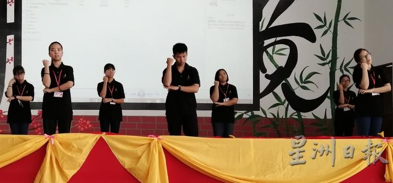 学记呈献表演。（图：星洲日报）