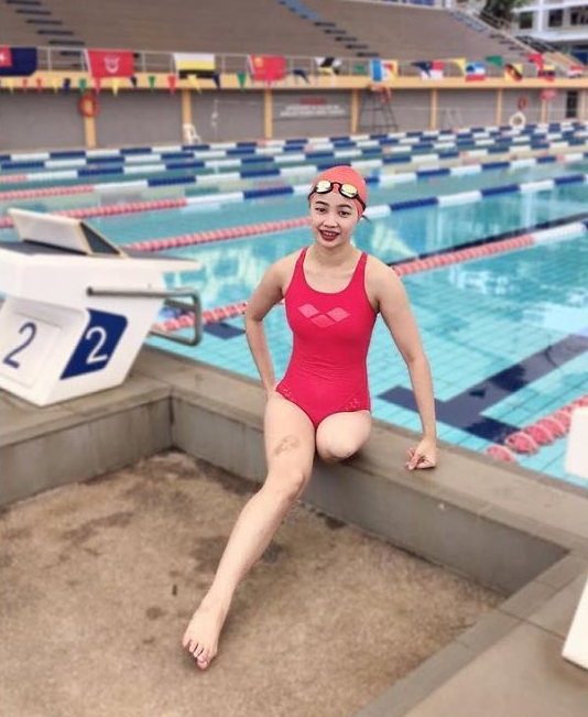 杨意琳在15岁时加入游泳队，代表州出赛。（图：杨意琳脸书）
