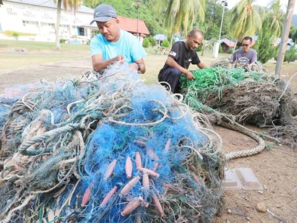 彭亨州渔业局多年来都联合其他经营潜水观光活动的机构合作，一同展开消灭“鬼网”的任务，以保护海洋生物。