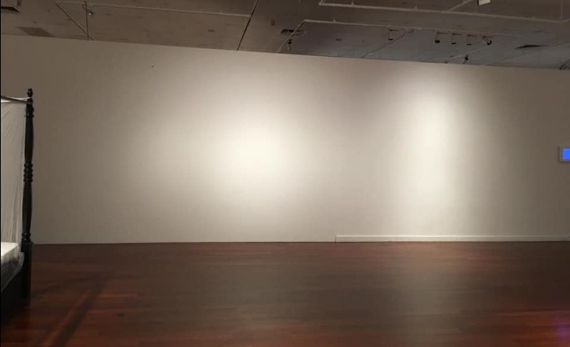如今，安华等领袖与裸男图已经被国家艺术中心撤下，留下空白的展示墙。