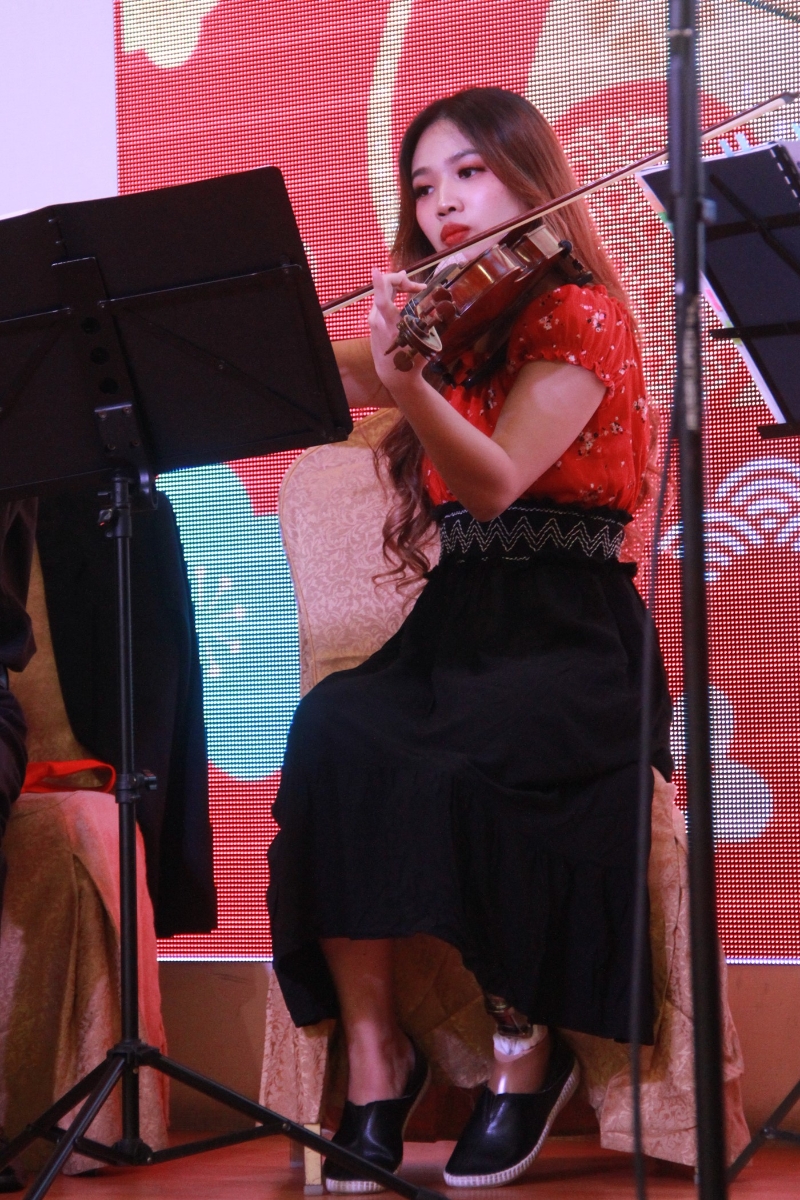 楊意琳如今已成為一名專業的小提琴樂手。