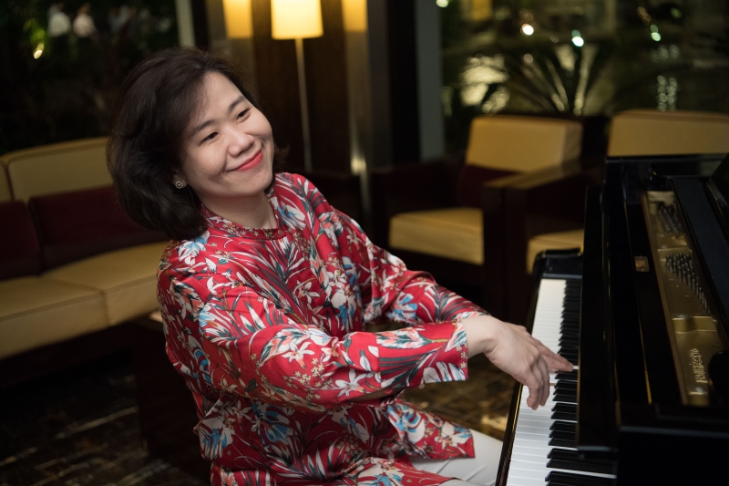 本地著名钢琴家兼作曲家Claudia是中国媳妇，也在中国担任丝绸之路国际文化交流中心艺术总监。