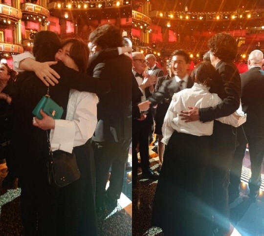 奉俊昊老婆和儿子在奥斯卡颁奖礼台下喜极而泣。