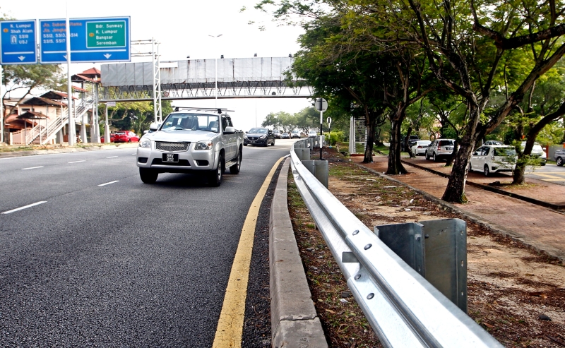 梳邦再也市议会拨款1万8000令吉，在柏西兰杜祖安设置防护栏，以避免家长停放车辆及意外发生。