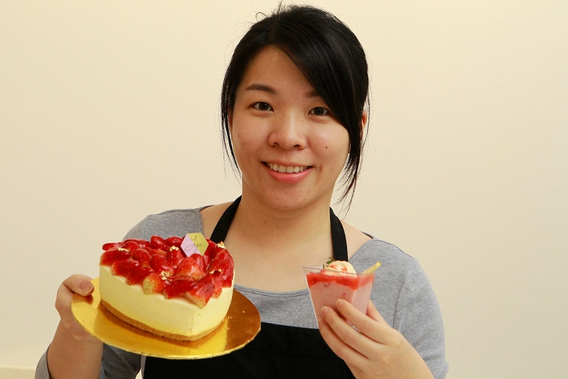 李艾云分享两道做法简单且美味的“零失败蛋糕”，让情侣们能亲身为对方烘焙出爱心蛋糕。