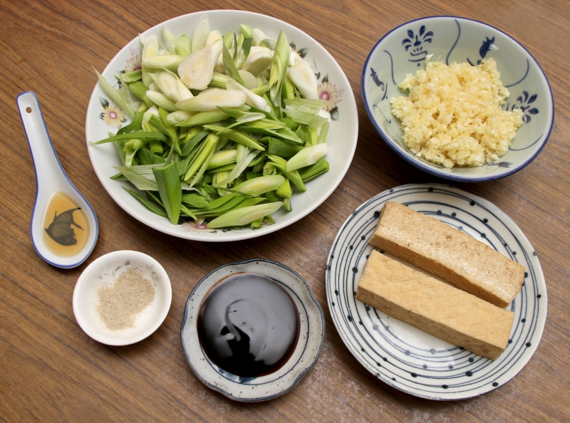 蒜炒豆干要煮得好吃的诀窍，是采用中国蒜，豆干则先炸香。