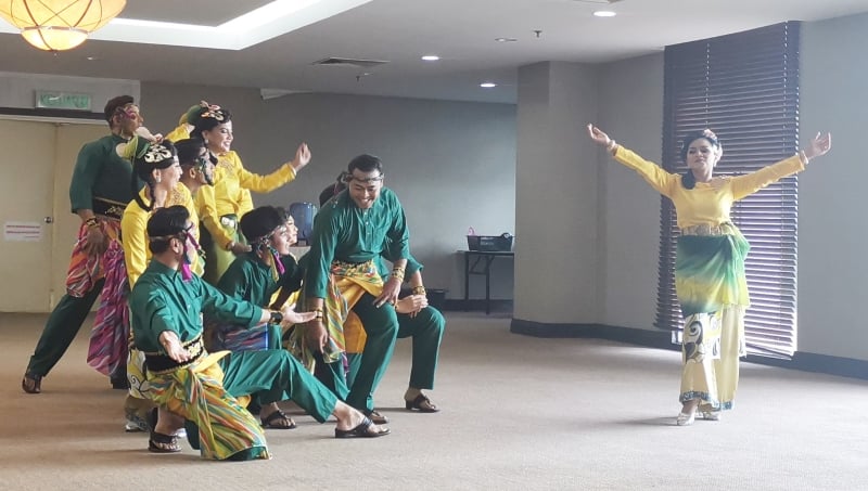 《Kedah Di Hati》舞曲表演将于每星期日和星期四下午3点，在阿曼中环广场亮相表演。