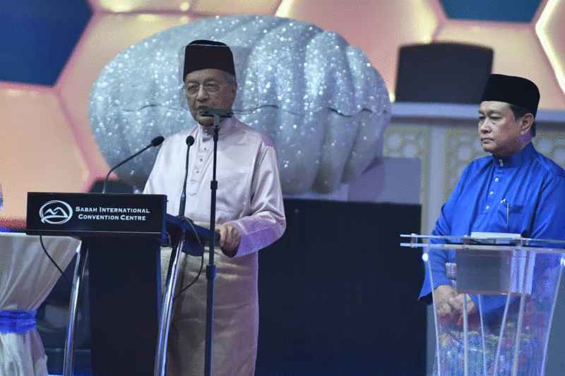 马哈迪：大马不因追求发展而放弃伊斯兰价值观。

