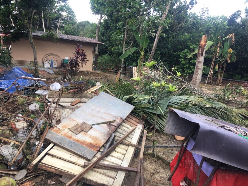 一些住家被吹至倒塌，令村民损失惨重。