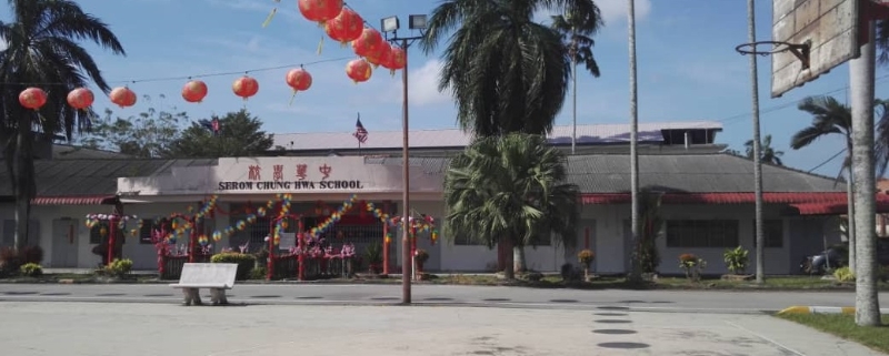 实廊中华小学这栋旧校舍建于1955年,历经超过半世纪岁月,如今已陈旧不堪。 实廊中华小学这栋旧校舍建于1955年,历经超过半世纪岁月,如今已陈旧不堪。