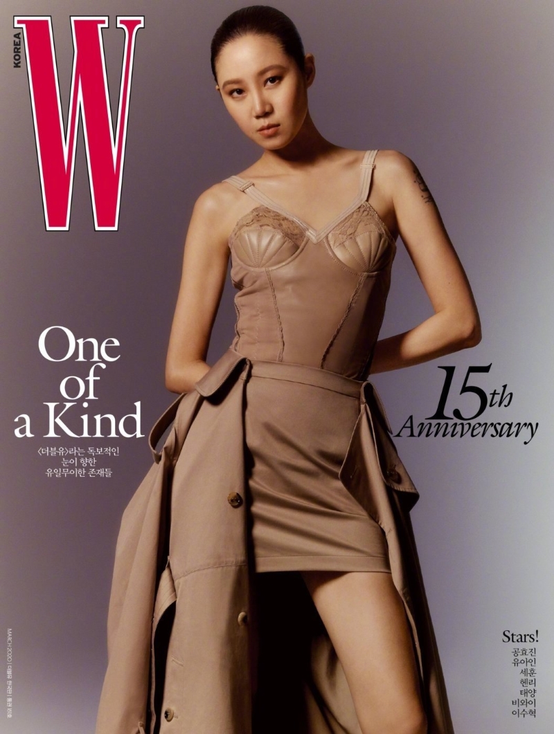 孔晓振（图）与刘亚仁登《W KOREA》2020年3月号封面，极具魅力的两人。 