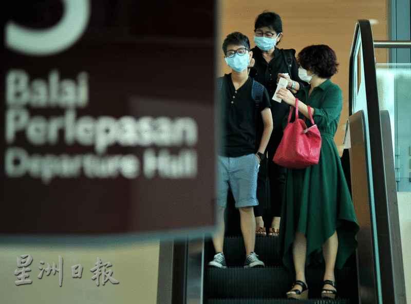 新型冠状病毒蔓延，可见许多民众在公众场合，包括机场戴口罩。