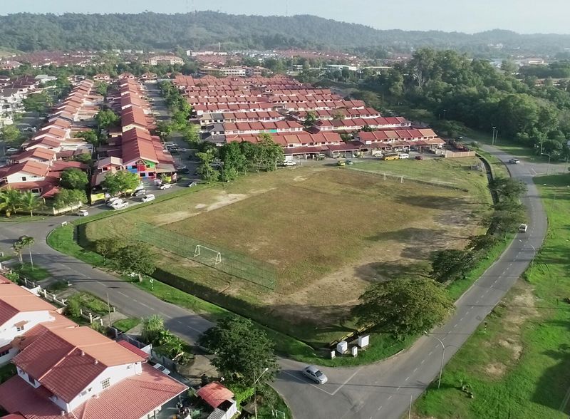 民都鲁发展局协助旺达花园改善足球场设备。
