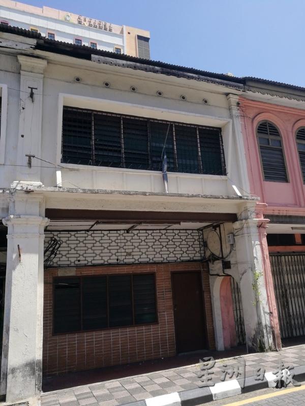 伍连德于1937年返回马来亚，在怡保旧街场波士打律（苏丹伊德利沙路）一间店屋开设诊所，悬壶济世。