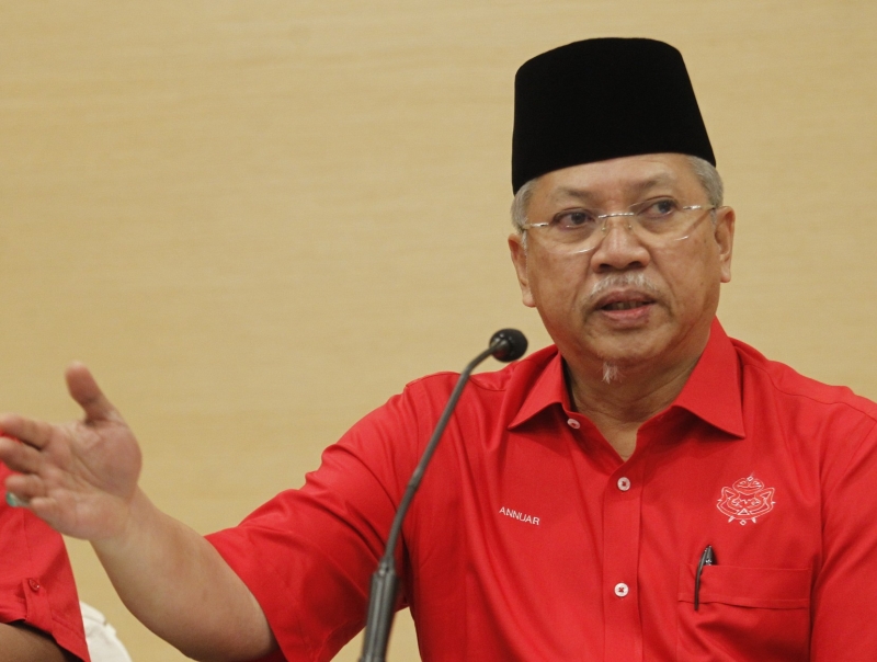 安努亚慕沙直言巫统不采信马哈迪的说词，不相信在3月2日召开特别国会会议，并将耐心等候国家皇宫做出正式宣布。