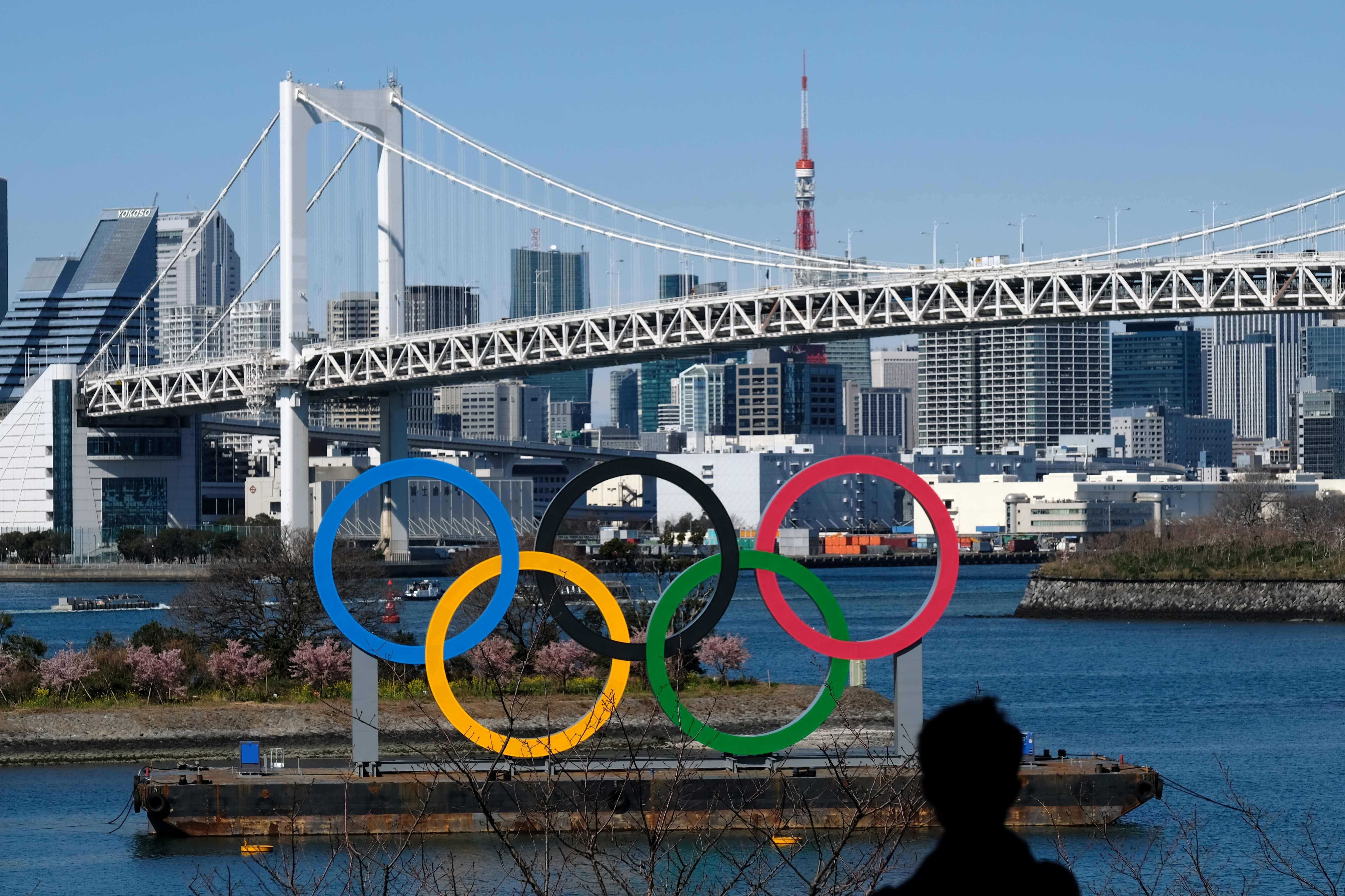 今年7月东京奥运会能否顺利举办取决于新冠肺炎疫情发展，如果5月杪情况仍得不到控制，很可能被腰斩。（图：法新社）