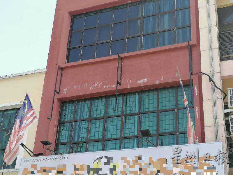 赛富丁的国会议员服务中心招牌，已经在3月1日傍晚拆下。（图：星洲日报）