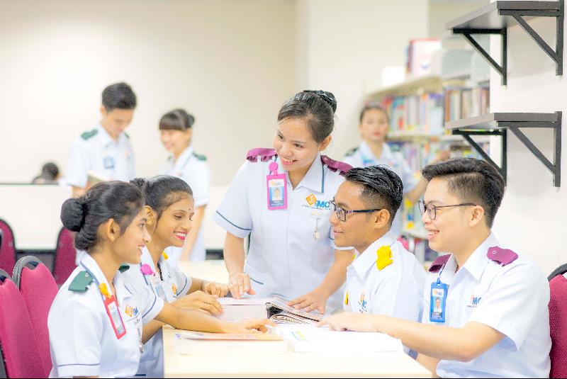 学生毕业后，在马来西亚护理委员会注册，并有机会到赞助医院就业。
