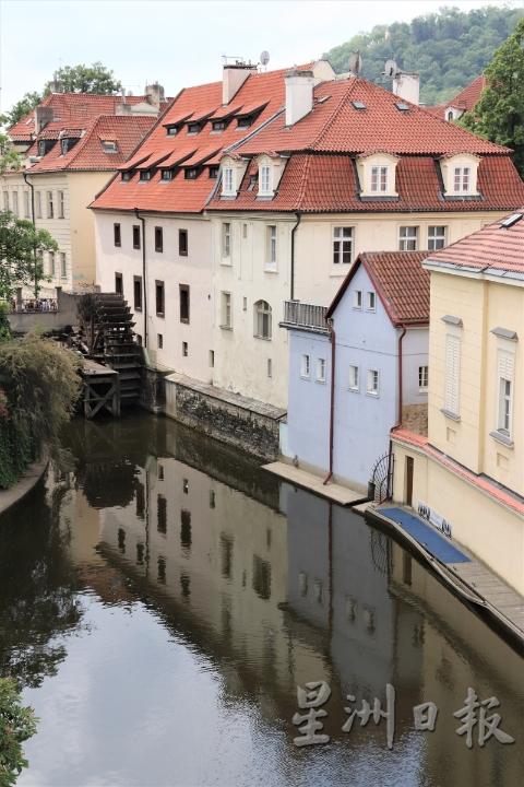 这是建于12世纪的运河。曾被视为“布拉格小威尼斯”。

